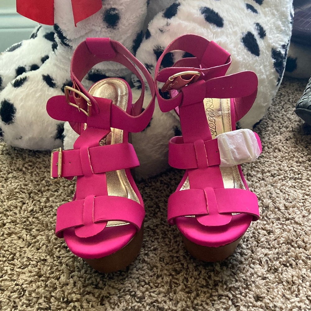 Never worn, Hot pink, tall,strap sandal